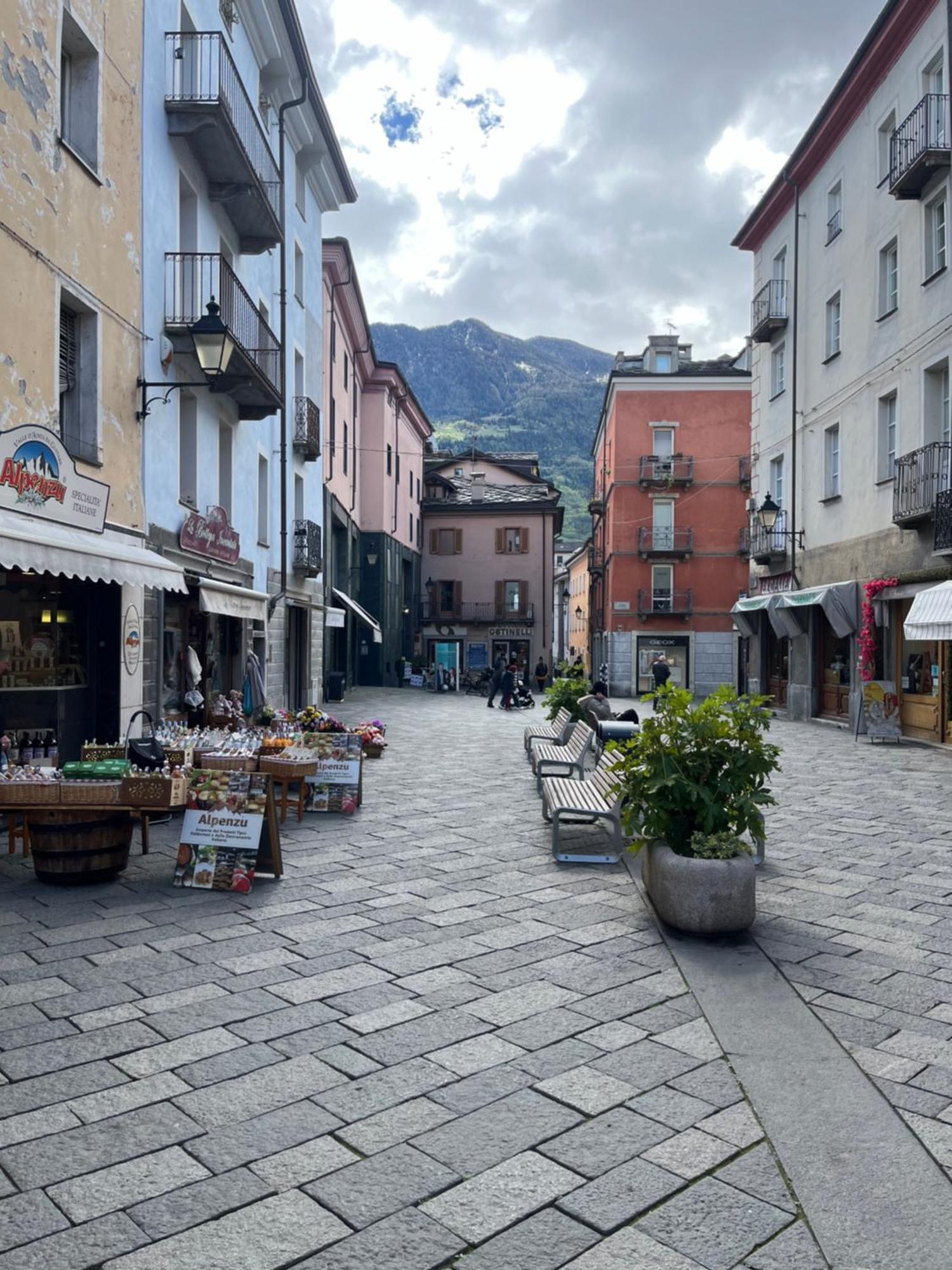 Game,Set And Love -Loft Nel Cuore Di Aosta Eksteriør billede